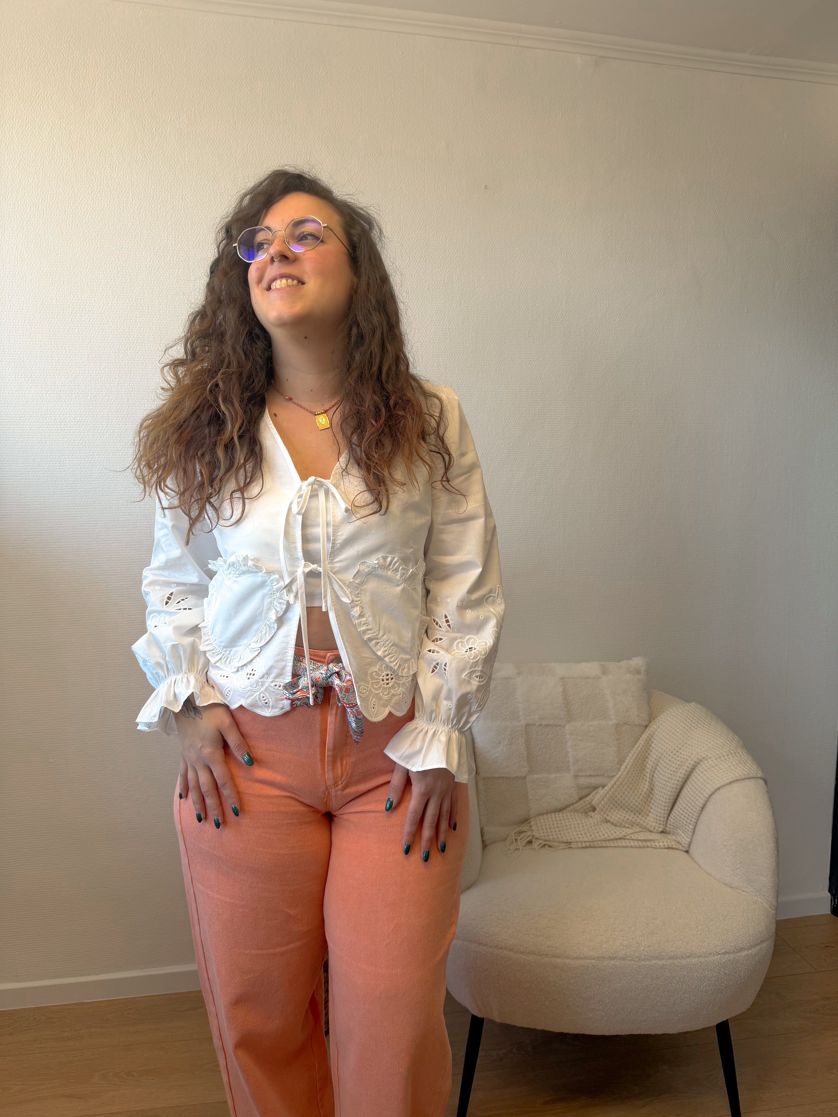 Blouse blanche FRESNO à nouer et poches cœurs