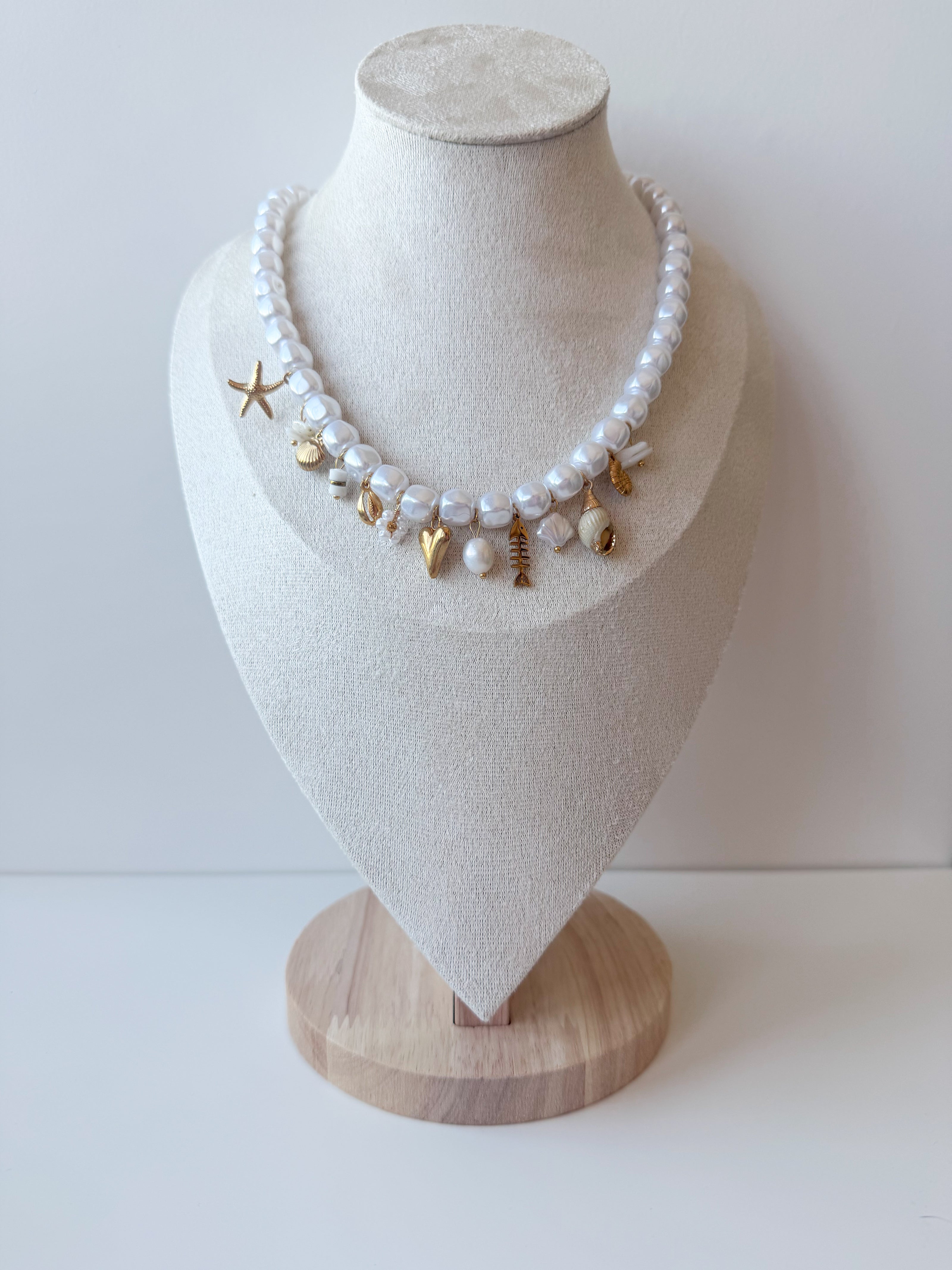 Collier SALINA perles blanches & charms marins