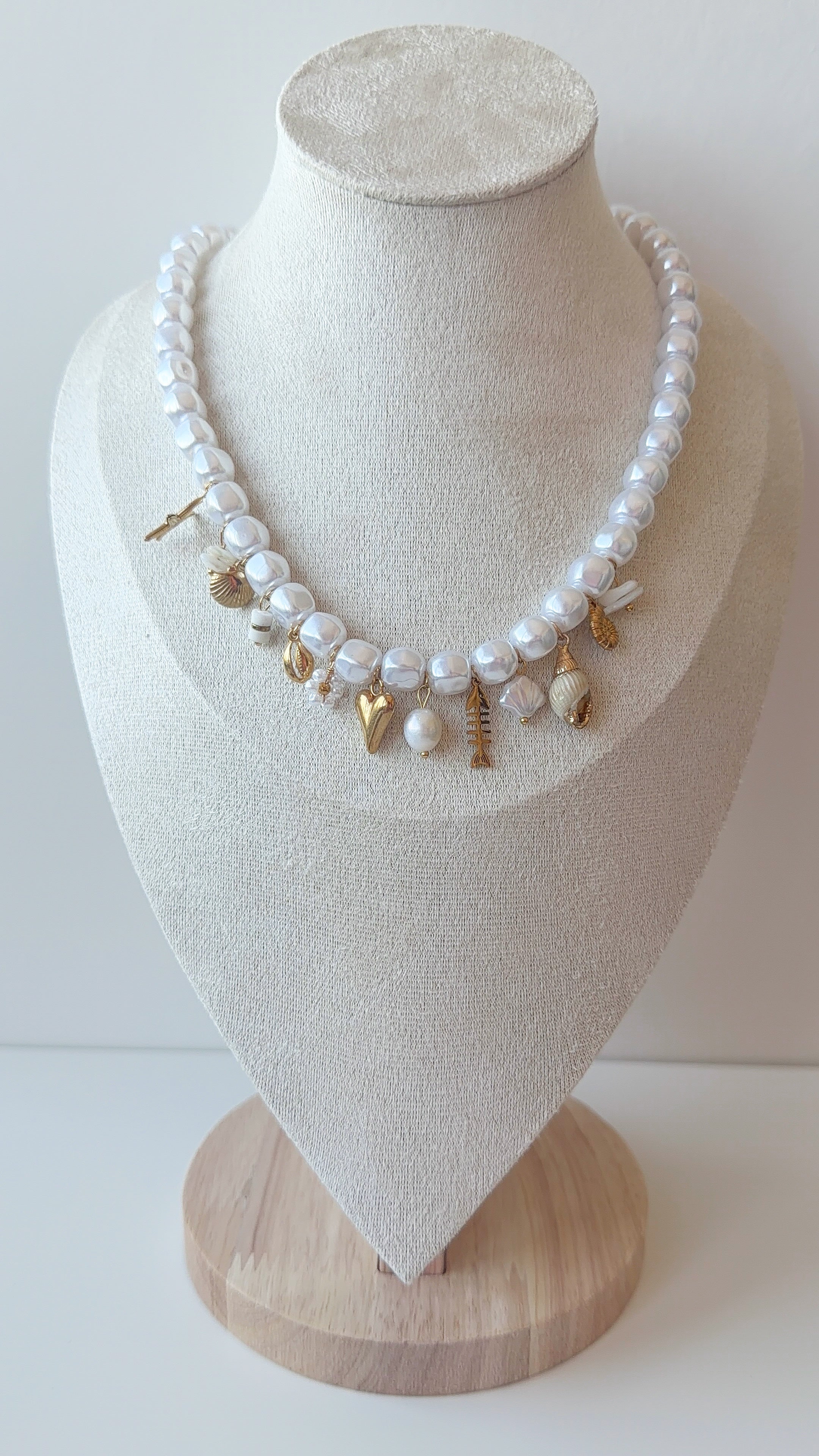 Collier SALINA perles blanches & charms marins