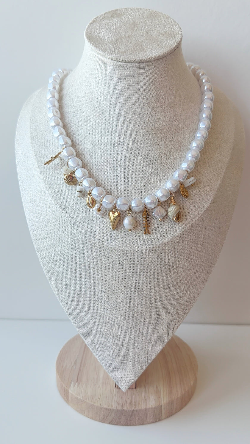 Collier SALINA perles blanches & charms marins