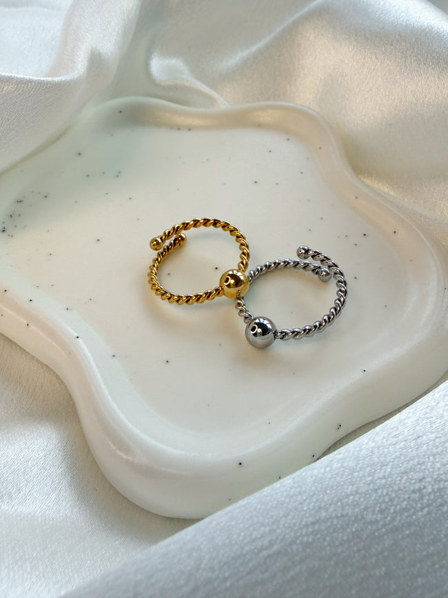 Bague torsadée BANDERA & perle métallique