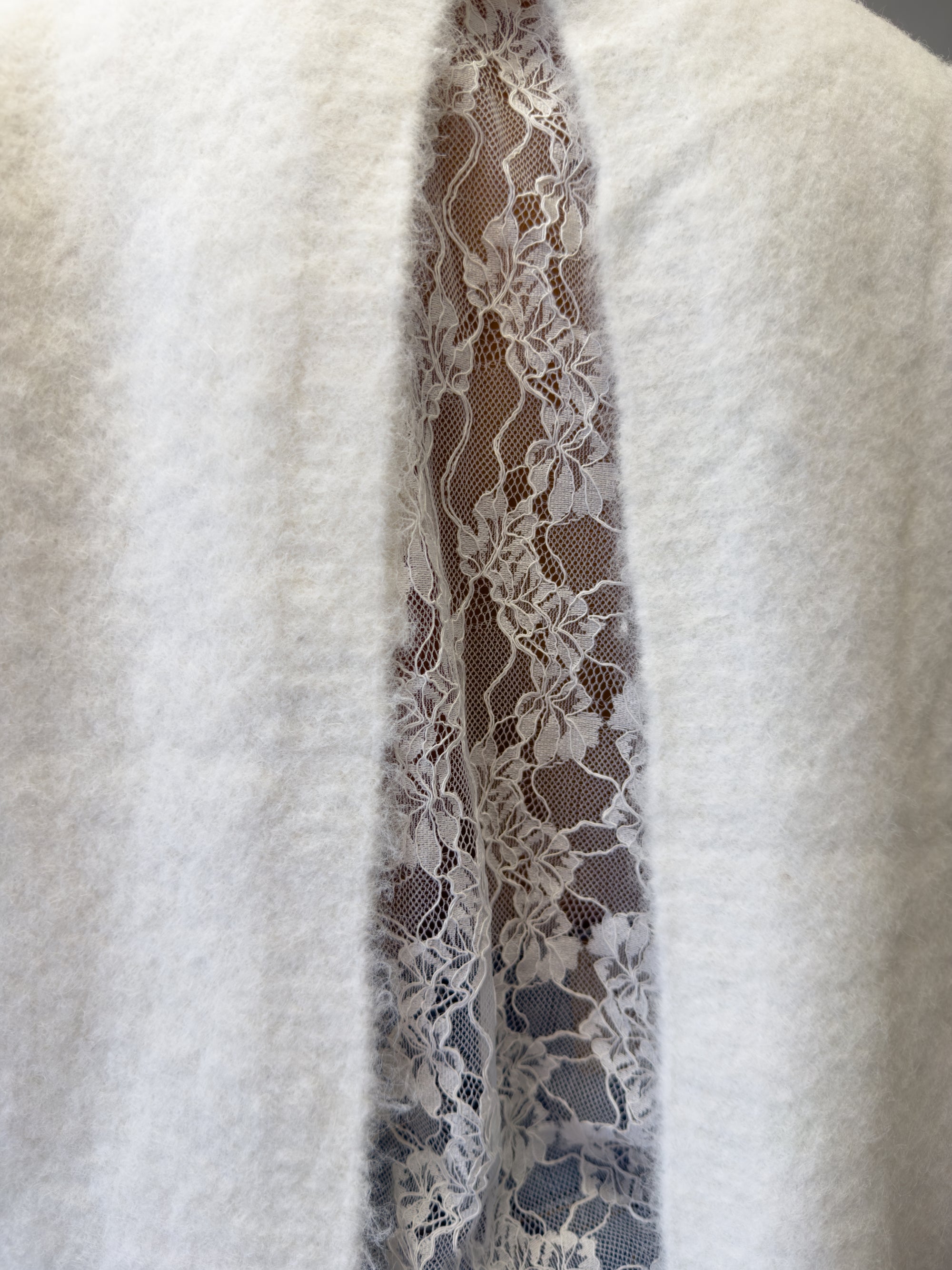 Pull sans manches SEDONA avec détail dentelle au dos