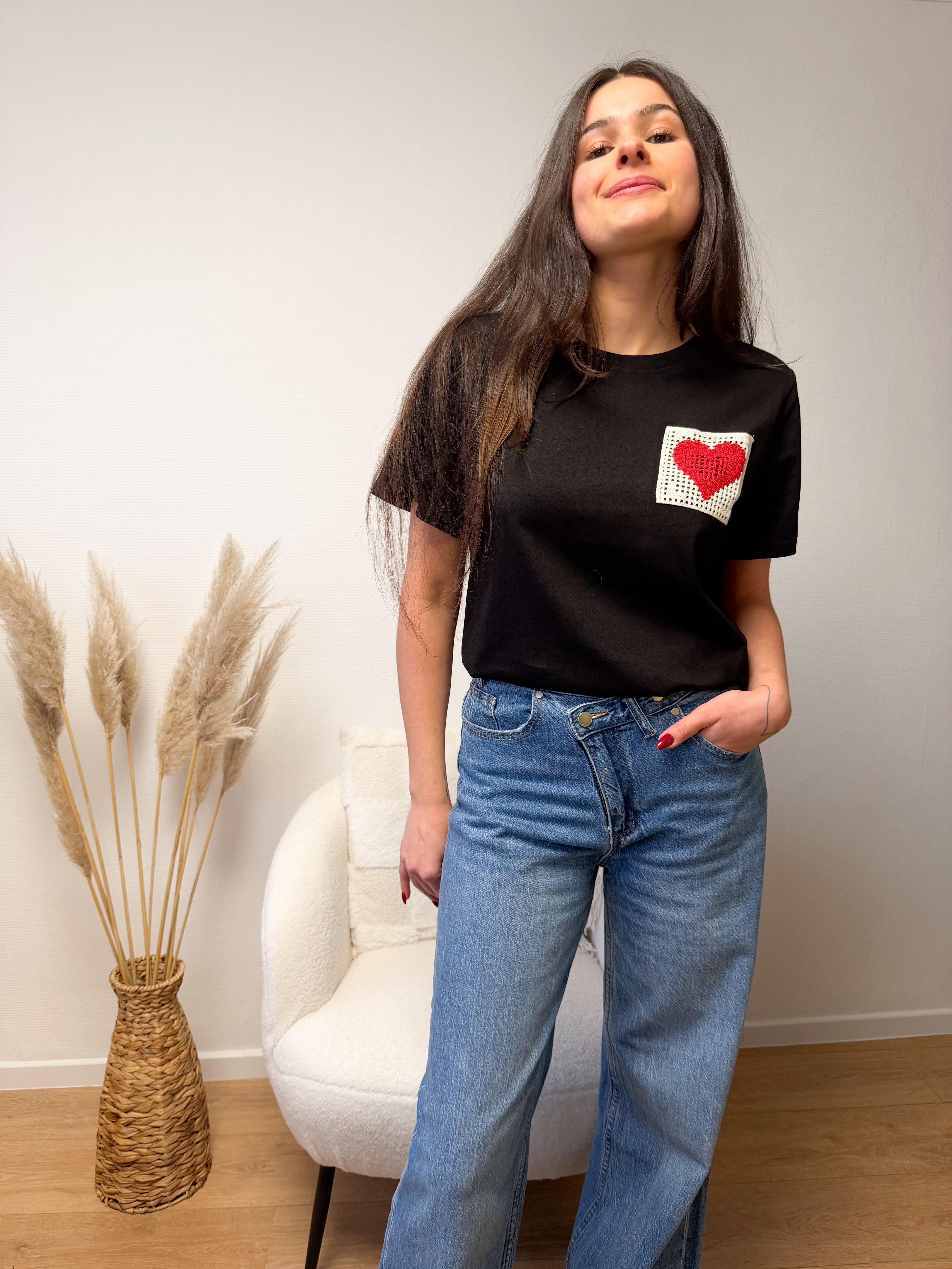 T-shirt noir MALIBU avec broderie cœur